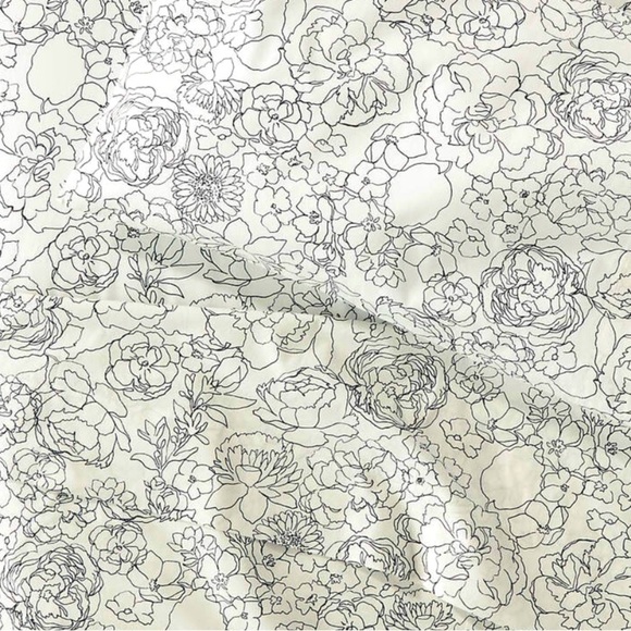 Crate&Barrel English Garden Toddler fitted sheet and pillow case organic cotton - Picture 2 of 5